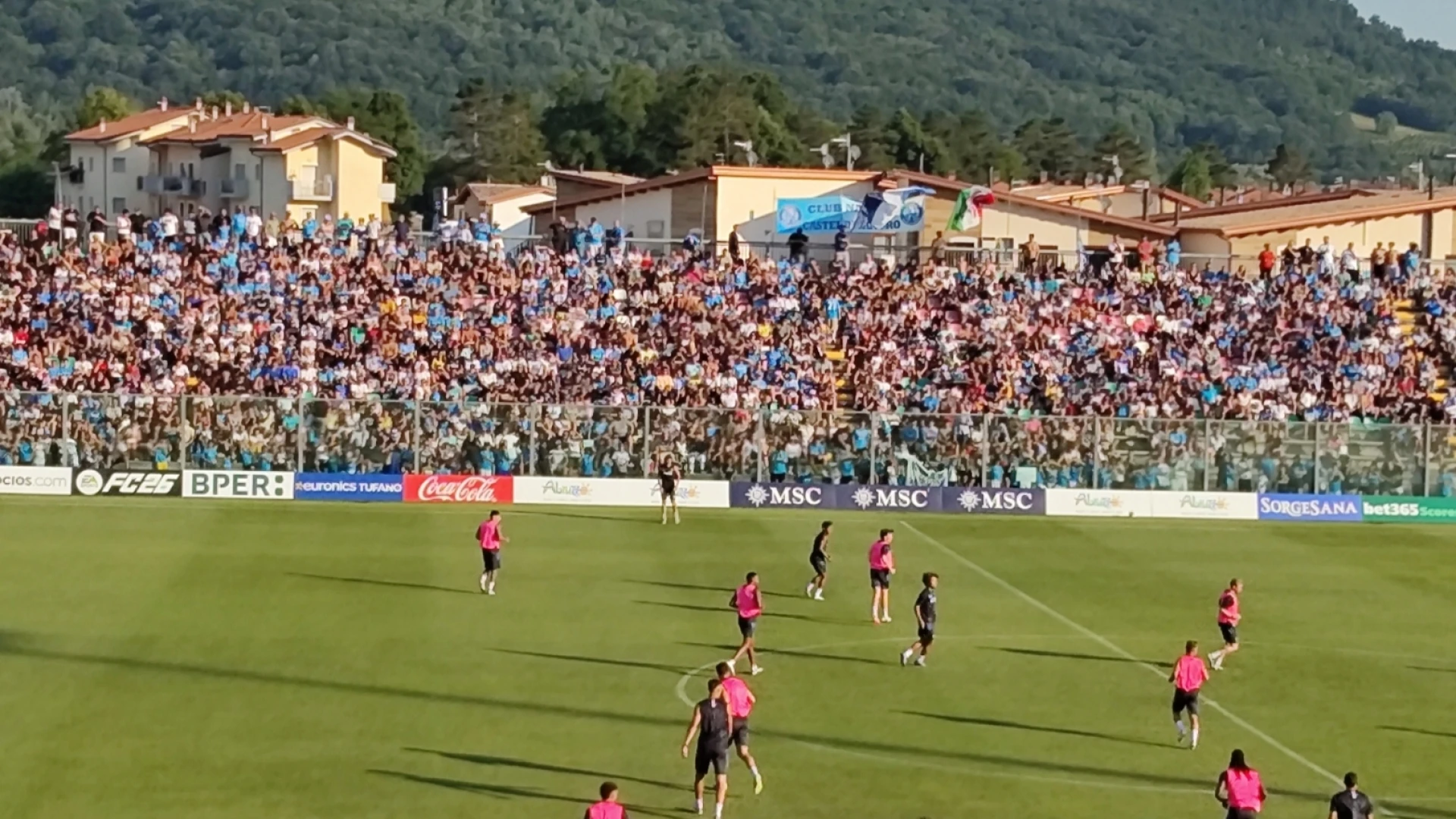Castel Di Sangro: possesso palla e partitella per gli azzurri. Allenamento pomeridiano per la formazione allenata da mister Conte.